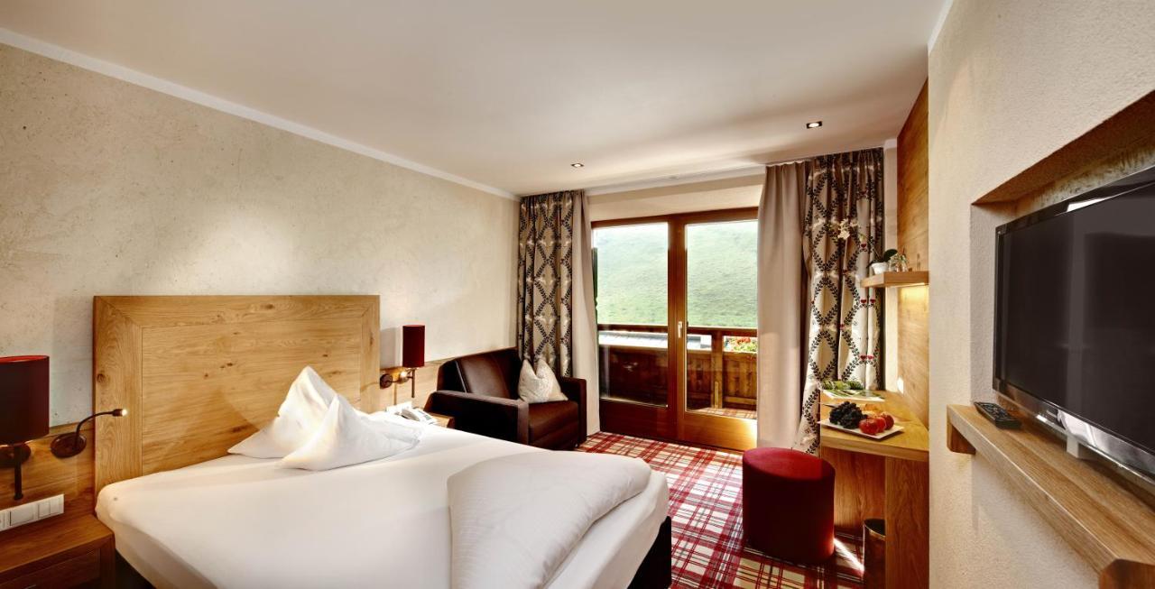 טוקס Hotel Berghof Crystal Spa & Sports מראה חיצוני תמונה